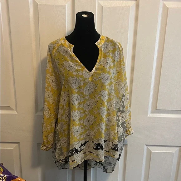 CAbi Yellow and White Floral Tunic - Picture 1 of 9